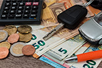 Autoschlüssel und Geld